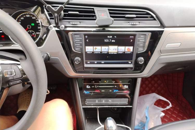 Used Volkswagen Touran 2021 Touran L 280TSI DSG Comfort Edition 7 Seats Audio And AC Panel