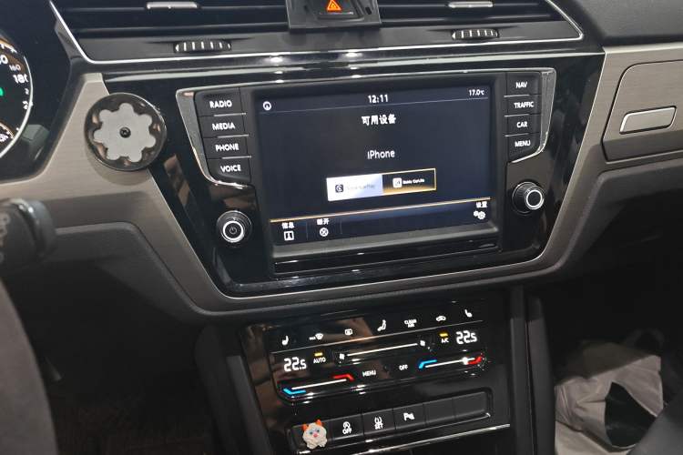Used Volkswagen Touran 2021 Volkswagen Touran L 280TSI DSG Boundary Edition 7-Seater Audio And AC Panel