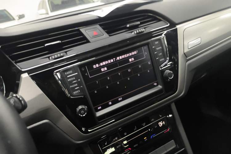 Used Volkswagen Touran 2021 Tiguan L 280TSI DSG Boundary Edition 6-Seater Audio And AC Panel