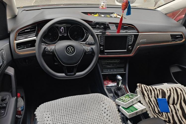 Used Volkswagen Touran 2021 Touran L 280TSI DSG Comfort Edition 7 Seats Center Console