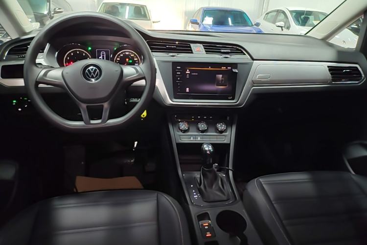 Used Volkswagen Touran 2021 Volkswagen Touran L 280TSI DSG Style Edition 7 Seats Center Console