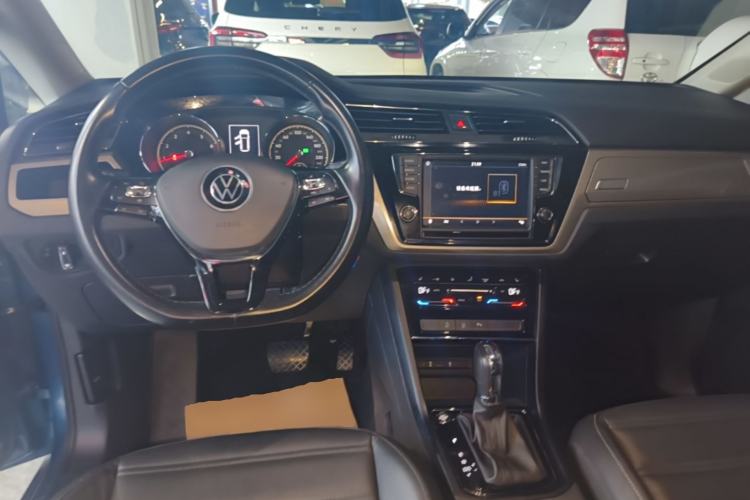 Used Volkswagen Touran 2021 Tiguan L 280TSI DSG Boundary Edition 6-Seater Center Console