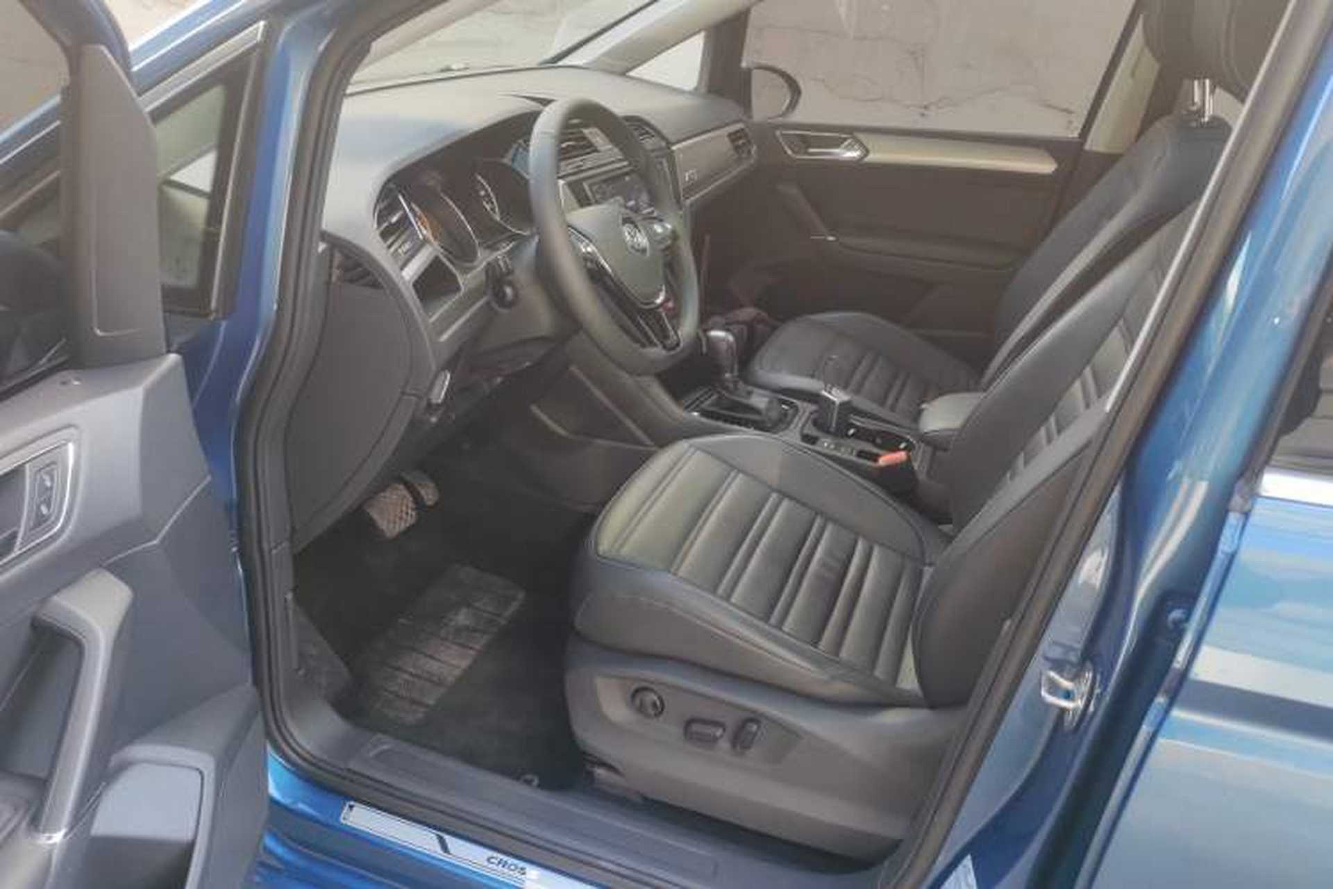 Used Volkswagen Touran 2021 Volkswagen Touran L 280TSI DSG Boundary Edition 7-Seater Driver Seat