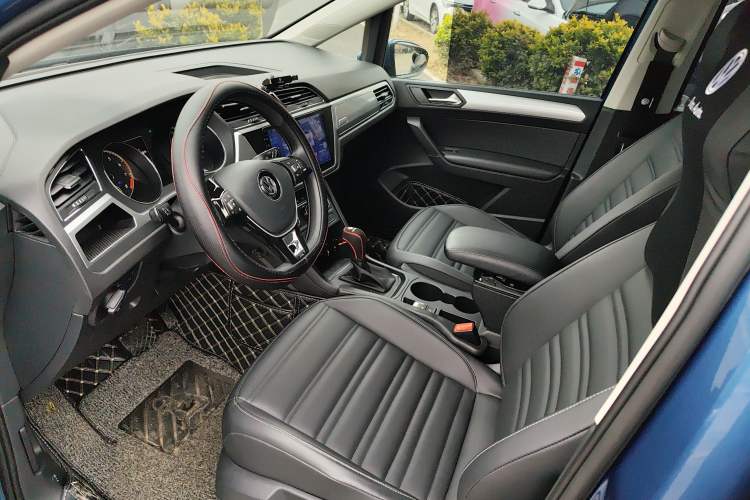 Used Volkswagen Touran 2021 Volkswagen Touran L 280TSI DSG Style Edition 7 Seats Driver Seat