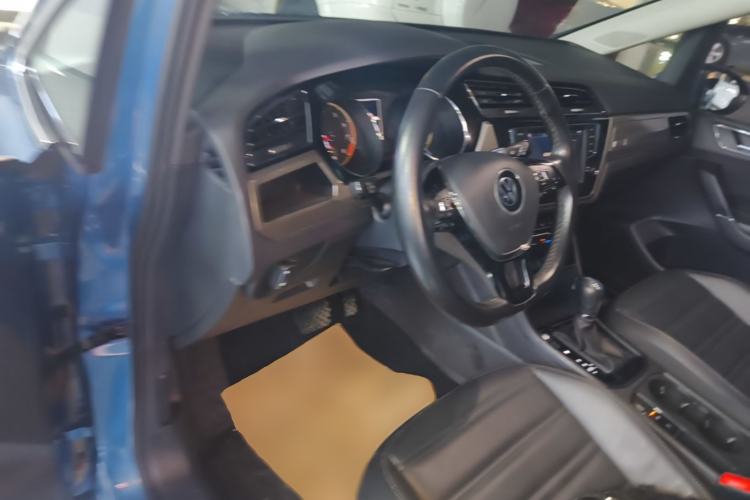 Used Volkswagen Touran 2021 Tiguan L 280TSI DSG Boundary Edition 6-Seater Driver Seat