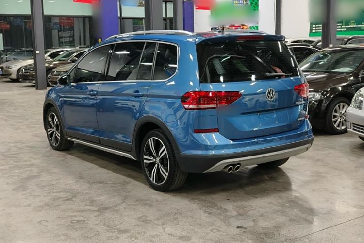 Used Volkswagen Touran 2021 Volkswagen Touran L 280TSI DSG Boundary Edition 7-Seater Exterior 2