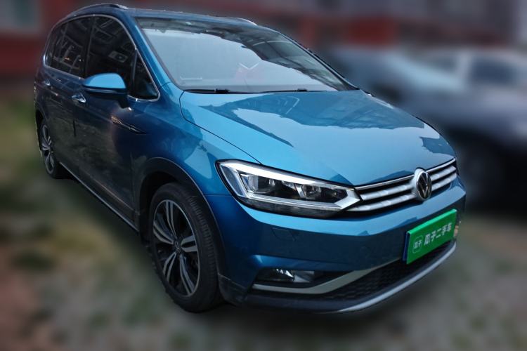 Used Volkswagen Touran 2021 Volkswagen Touran L 280TSI DSG Boundary Edition 7-Seater Front Right 45 Deg