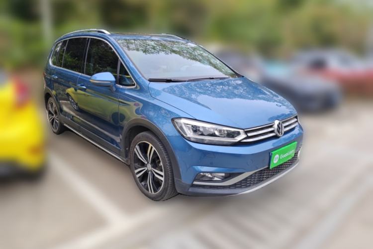 Used Volkswagen Touran 2021 Volkswagen Touran L 280TSI DSG Boundary Edition 7-Seater Front Right 45 Deg