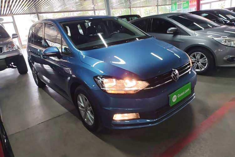 Used Volkswagen Touran 2021 Volkswagen Touran L 280TSI DSG Style Edition 7 Seats Front Right 45 Deg