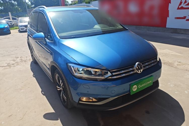 Used Volkswagen Touran 2021 Volkswagen Touran L 280TSI DSG Boundary Edition 7-Seater Front Right 45 Deg
