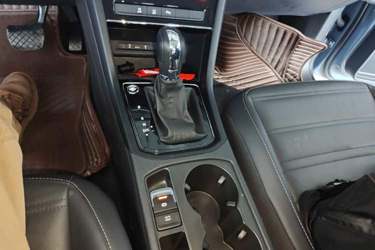 Used Volkswagen Touran 2021 Tiguan L 280TSI DSG Boundary Edition 6-Seater Gear Lever