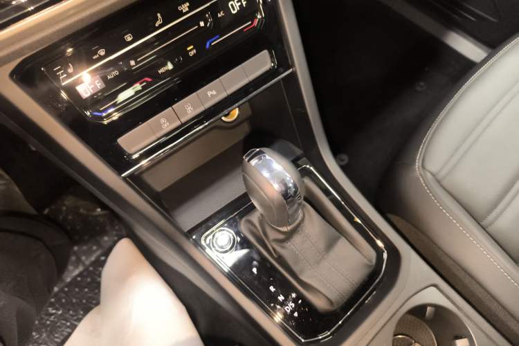 Used Volkswagen Touran 2021 Tiguan L 280TSI DSG Boundary Edition 6-Seater Gear Lever