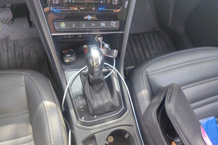 Used Volkswagen Touran 2021 Touran L 280TSI DSG Comfort Edition 7 Seats Gear Lever