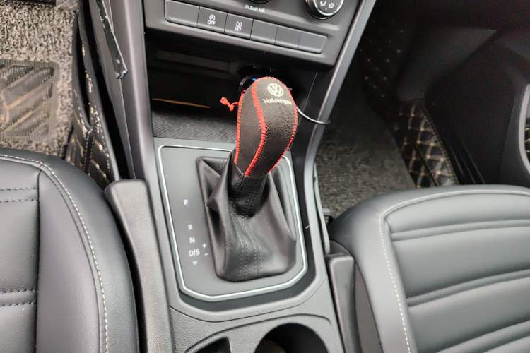 Used Volkswagen Touran 2021 Volkswagen Touran L 280TSI DSG Style Edition 7 Seats Gear Lever