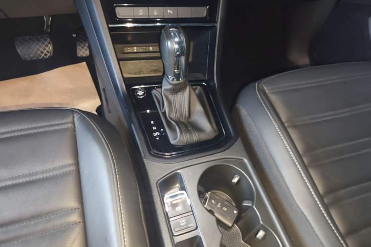Used Volkswagen Touran 2021 Tiguan L 280TSI DSG Boundary Edition 6-Seater Gear Lever