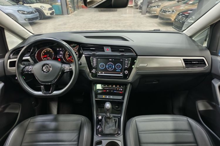 Used Volkswagen Touran 2021 Volkswagen Touran L 280TSI DSG Boundary Edition 7-Seater Interior 1