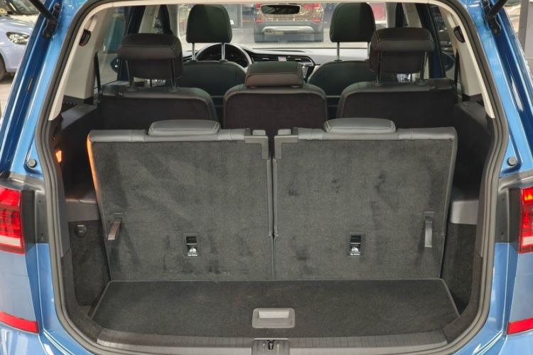Used Volkswagen Touran 2021 Volkswagen Touran L 280TSI DSG Boundary Edition 7-Seater Interior 11