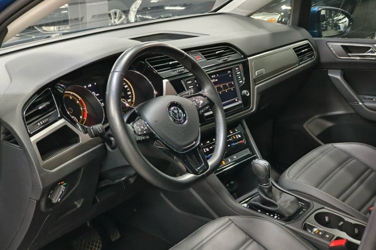 Used Volkswagen Touran 2021 Volkswagen Touran L 280TSI DSG Boundary Edition 7-Seater Interior 8