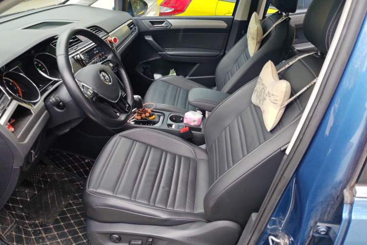 Used Volkswagen Touran 2021 Volkswagen Touran L 280TSI DSG Boundary Edition 7-Seater Left Front Seat