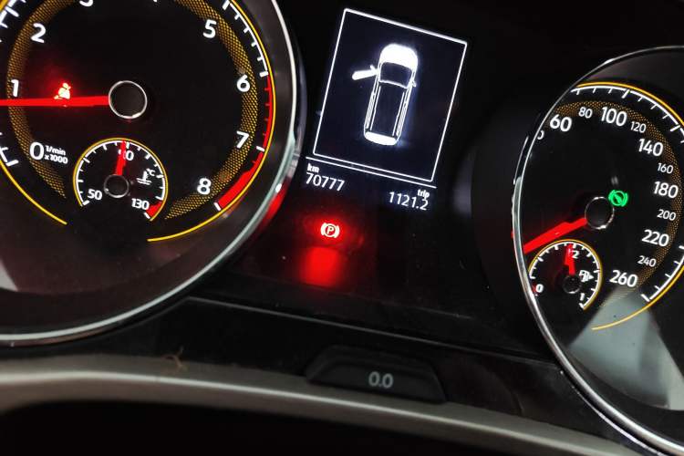 Used Volkswagen Touran 2021 Volkswagen Touran L 280TSI DSG Boundary Edition 7-Seater Odometer Close Up