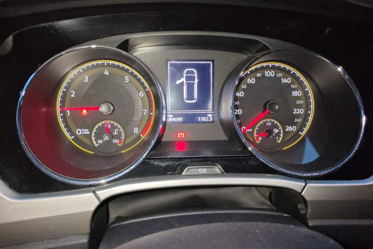 Used Volkswagen Touran 2021 Volkswagen Touran L 280TSI DSG Boundary Edition 7-Seater Odometer Close Up