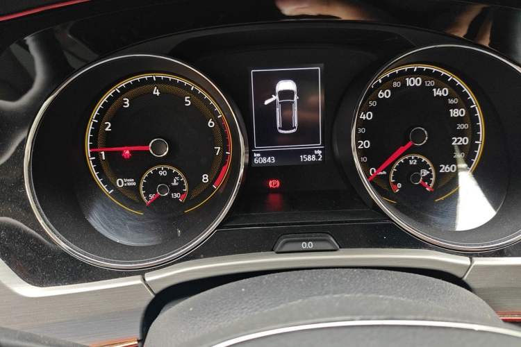 Used Volkswagen Touran 2021 Touran L 280TSI DSG Comfort Edition 7 Seats Odometer Close Up