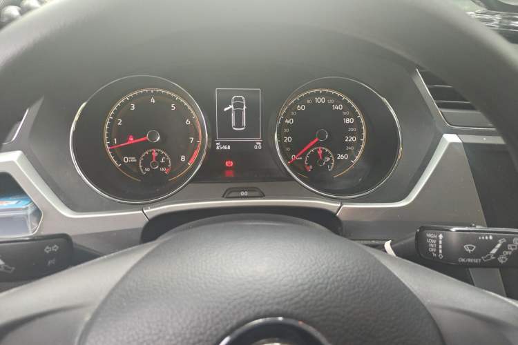 Used Volkswagen Touran 2021 Volkswagen Touran L 280TSI DSG Style Edition 7 Seats Odometer Close Up