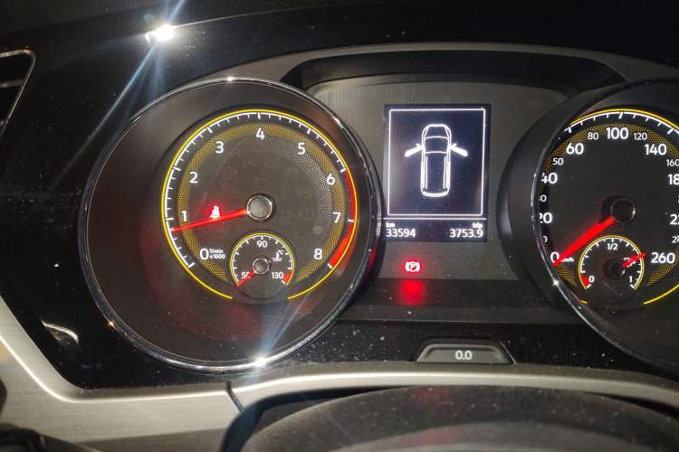Used Volkswagen Touran 2021 Volkswagen Touran L 280TSI DSG Boundary Edition 7-Seater Odometer Close Up