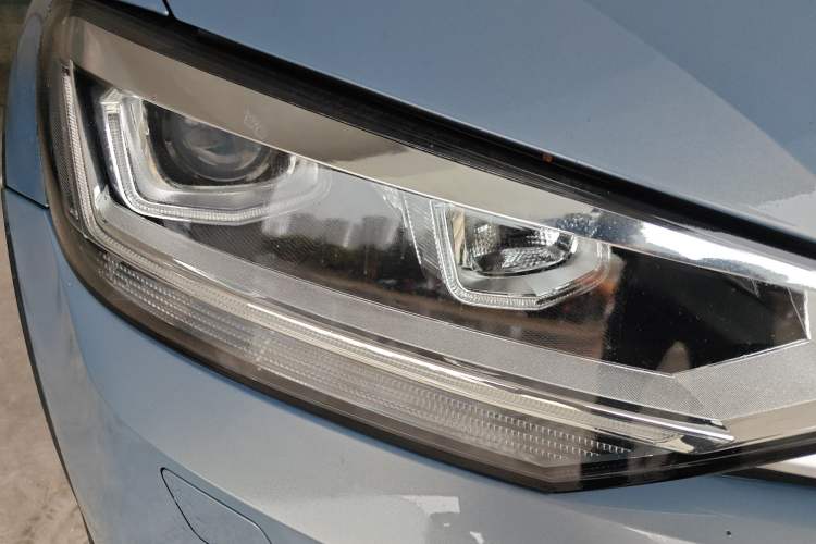 Used Volkswagen Touran 2021 Volkswagen Touran L 280TSI DSG Boundary Edition 7-Seater Right Front Headlight