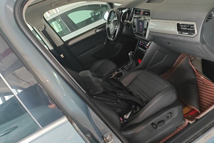 Used Volkswagen Touran 2021 Tiguan L 280TSI DSG Boundary Edition 6-Seater Right Front Seat