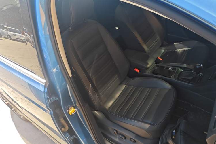 Used Volkswagen Touran 2021 Volkswagen Touran L 280TSI DSG Boundary Edition 7-Seater Right Front Seat