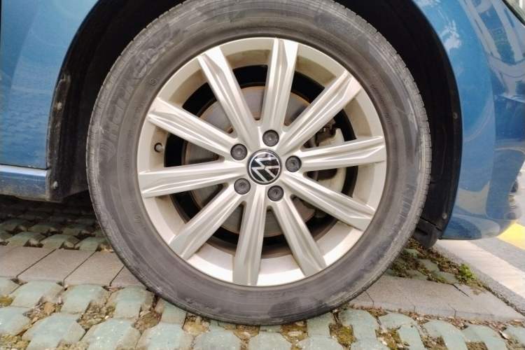 Used Volkswagen Touran 2021 Touran L 280TSI DSG Comfort Edition 7 Seats Right Front Wheel Hub