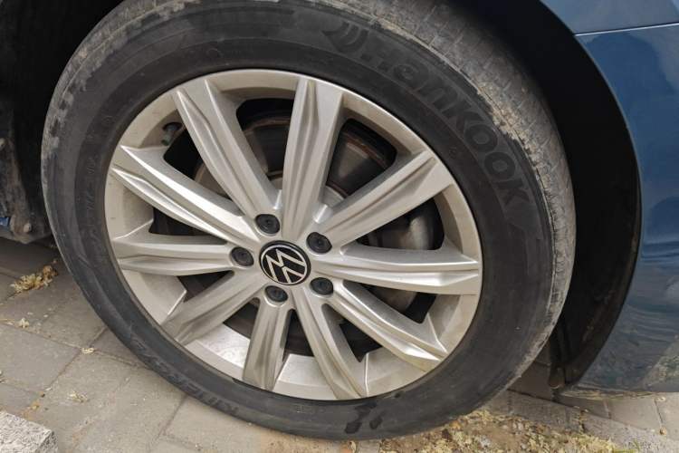 Used Volkswagen Touran 2021 Touran L 280TSI DSG Comfort Edition 7 Seats Right Front Wheel Hub