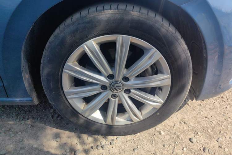 Used Volkswagen Touran 2021 Touran L 280TSI DSG Comfort Edition 7 Seats Right Front Wheel Hub