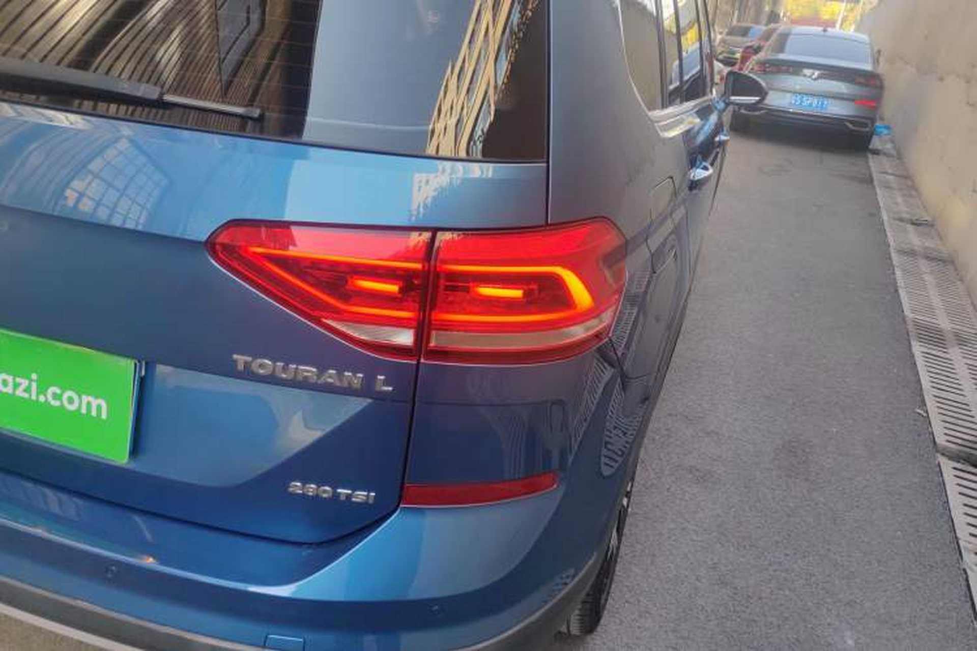 Used Volkswagen Touran 2021 Volkswagen Touran L 280TSI DSG Boundary Edition 7-Seater Right Rear Taillight