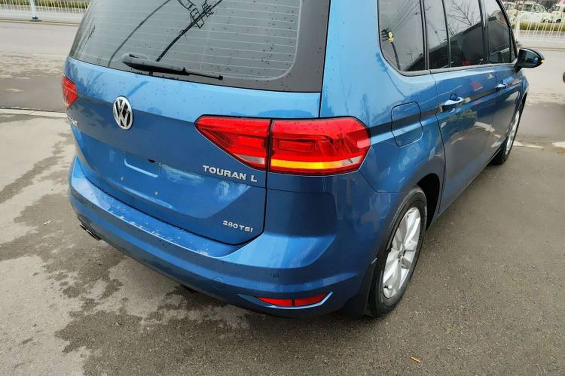 Used Volkswagen Touran 2021 Volkswagen Touran L 280TSI DSG Style Edition 7 Seats Right Rear Taillight