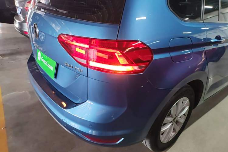 Used Volkswagen Touran 2021 Volkswagen Touran L 280TSI DSG Style Edition 7 Seats Right Rear Taillight