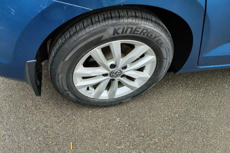 Used Volkswagen Touran 2021 Volkswagen Touran L 280TSI DSG Style Edition 7 Seats Right Rear Wheel Hub