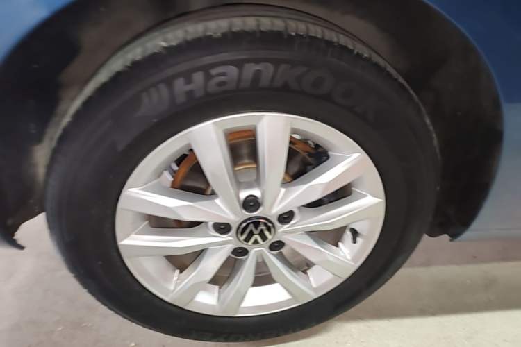 Used Volkswagen Touran 2021 Volkswagen Touran L 280TSI DSG Style Edition 7 Seats Right Rear Wheel Hub