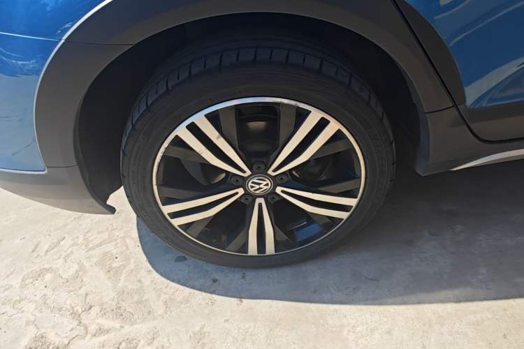Used Volkswagen Touran 2021 Volkswagen Touran L 280TSI DSG Boundary Edition 7-Seater Right Rear Wheel Hub