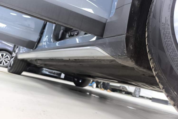 Used Volkswagen Touran 2021 Tiguan L 280TSI DSG Boundary Edition 6-Seater Right Side Sill