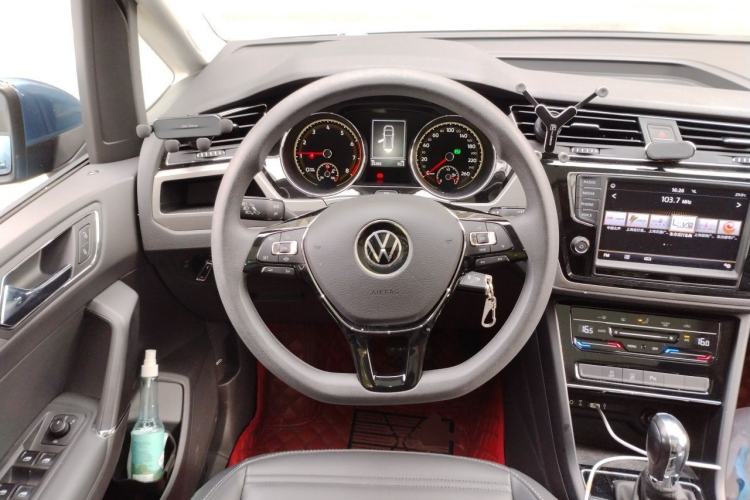 Used Volkswagen Touran 2021 Touran L 280TSI DSG Comfort Edition 7 Seats Steering Wheel