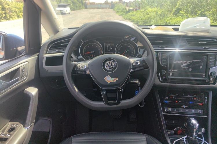 Used Volkswagen Touran 2021 Touran L 280TSI DSG Comfort Edition 7 Seats Steering Wheel
