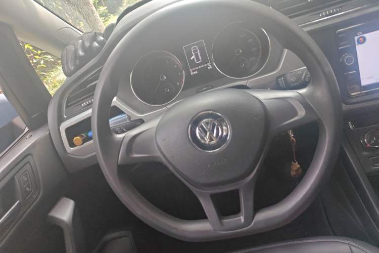 Used Volkswagen Touran 2021 Volkswagen Touran L 280TSI DSG Style Edition 7 Seats Steering Wheel