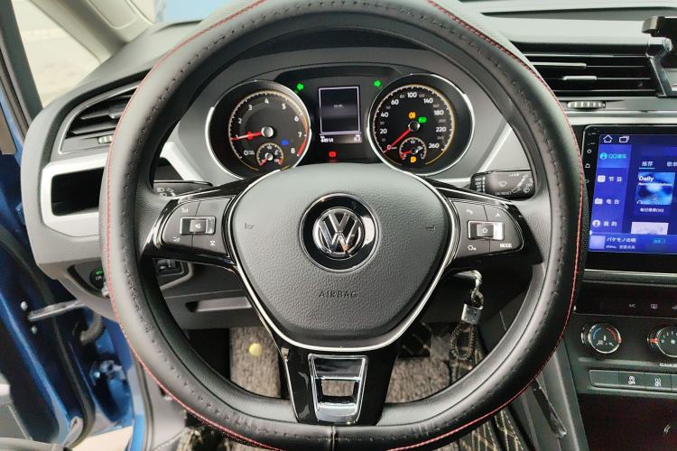 Used Volkswagen Touran 2021 Volkswagen Touran L 280TSI DSG Style Edition 7 Seats Steering Wheel