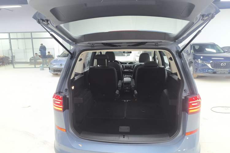 Used Volkswagen Touran 2021 Tiguan L 280TSI DSG Boundary Edition 6-Seater Trunk