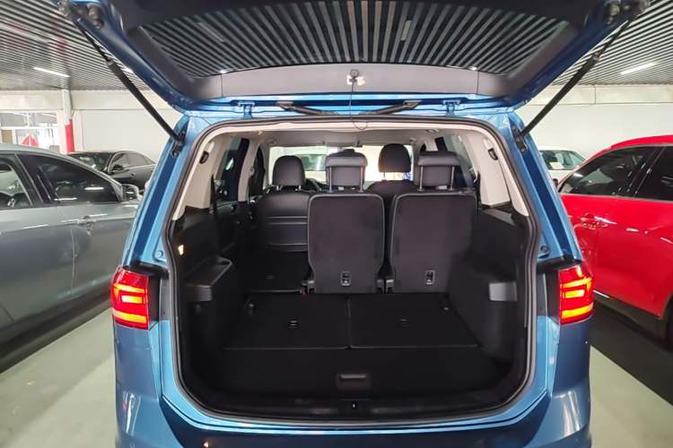 Used Volkswagen Touran 2021 Volkswagen Touran L 280TSI DSG Style Edition 7 Seats Trunk