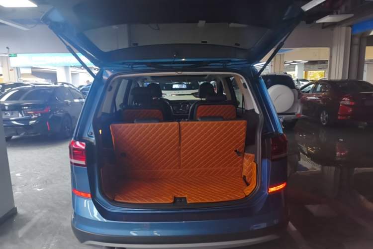 Used Volkswagen Touran 2021 Tiguan L 280TSI DSG Boundary Edition 6-Seater Trunk
