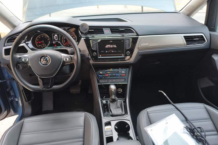 Used Volkswagen Touran 2021 Tiguan L 280TSI DSG Boundary Edition 6-Seater Center Console