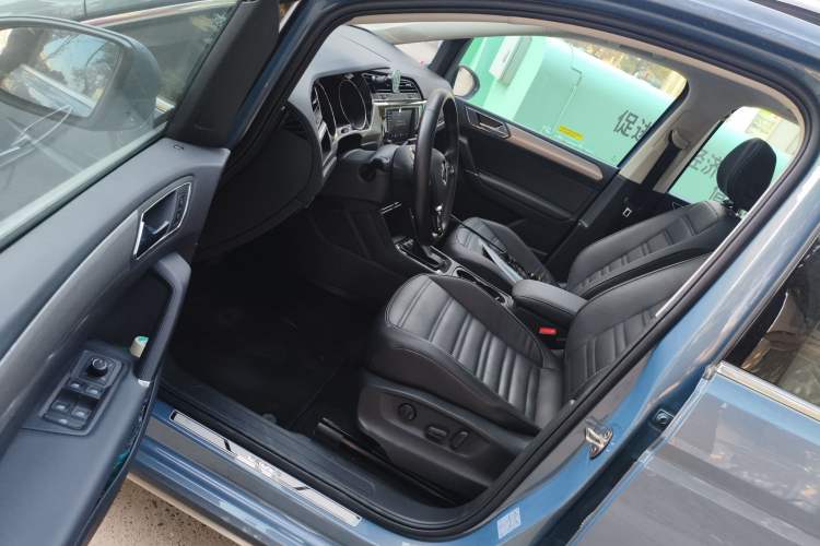 Used Volkswagen Touran 2021 Tiguan L 280TSI DSG Boundary Edition 6-Seater Driver Seat